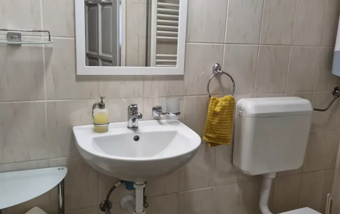 Sárga apartman fürdőszoba - Huta-Túra 42 Vendégház
