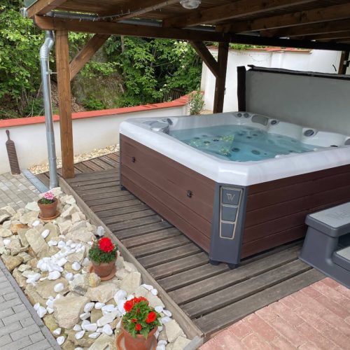 Huta-Túra 42 Vendégház - Udvar jacuzzi